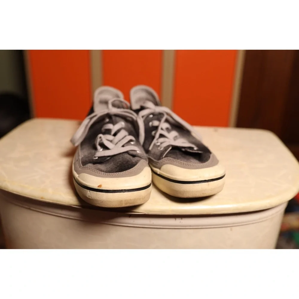 Keen Elsa Womens 9.5 Grey Low Top Lace‎ Up Canvas Sneakers Shoes
